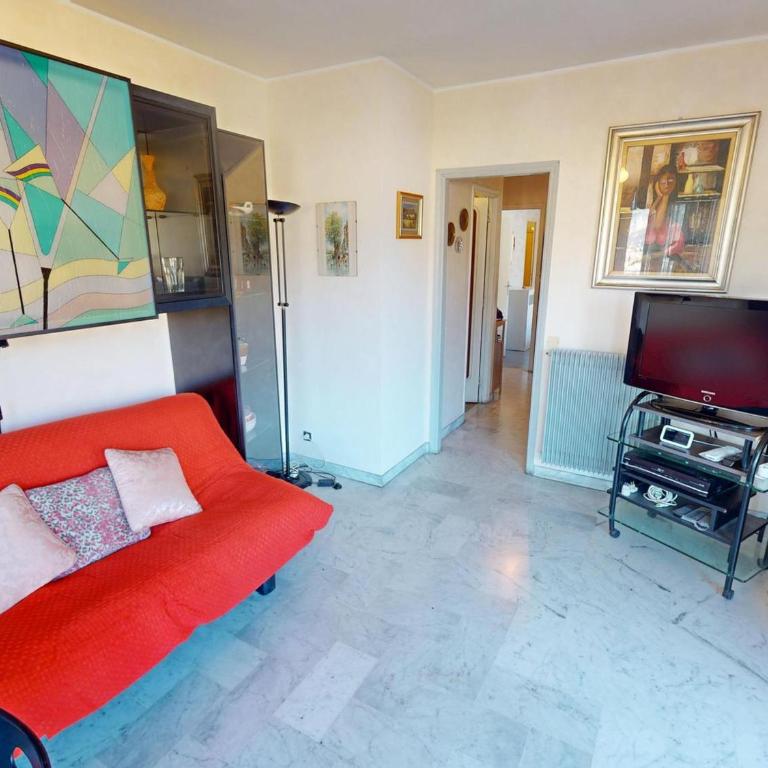 Agréable 2P dernier étage avec immense terrasse et parking privé - FR-1-196-390 - Appartement - 4