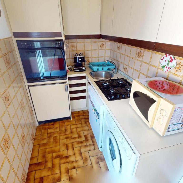 Agréable 2P dernier étage avec immense terrasse et parking privé - FR-1-196-390 - Appartement - 6