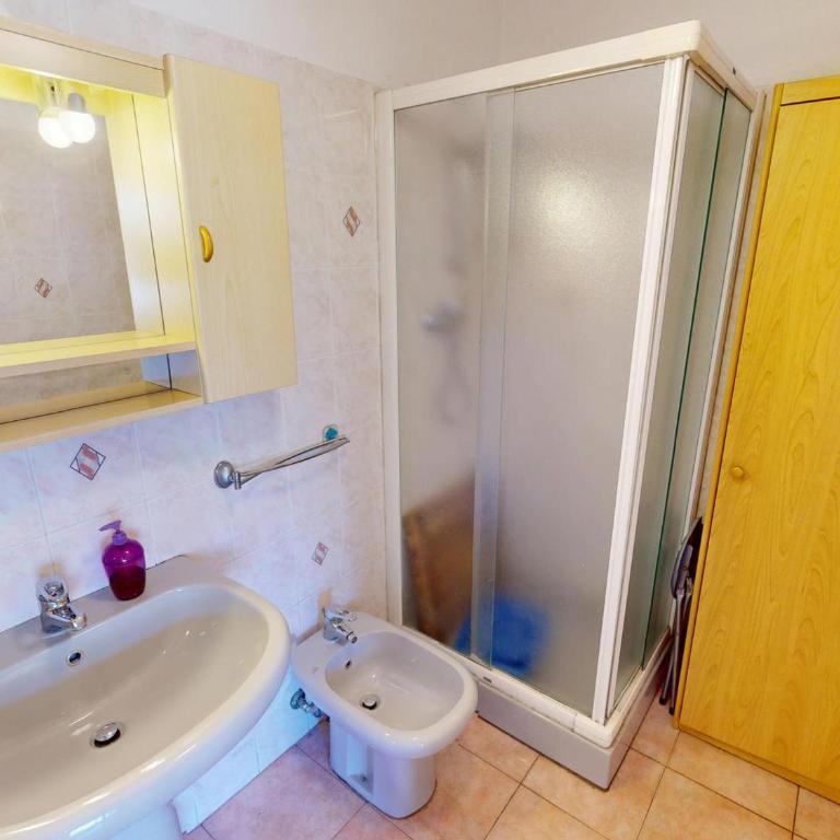 Agréable 2P dernier étage avec immense terrasse et parking privé - FR-1-196-390 - Appartement - 8