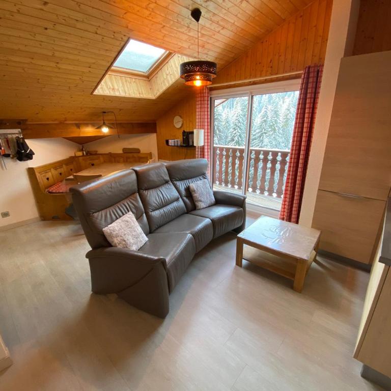 Appartement spacieux, proche centre-ville, parking inclus - FR-1-693-126 - Appartement - 1