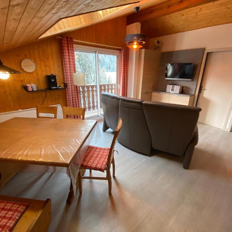 Appartement spacieux, proche centre-ville, parking inclus - FR-1-693-126 - Appartement - 2