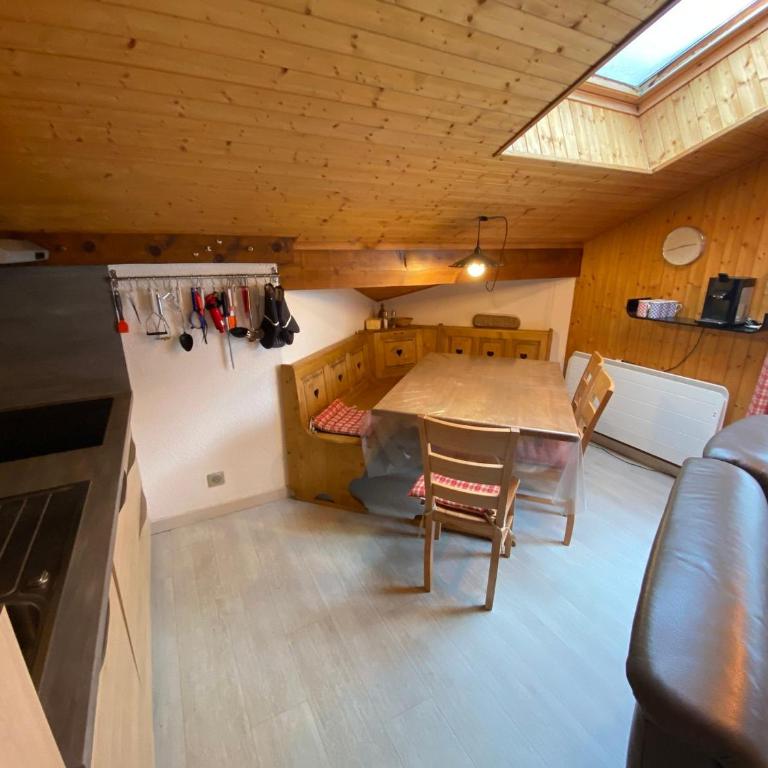 Appartement spacieux, proche centre-ville, parking inclus - FR-1-693-126 - Appartement - 3