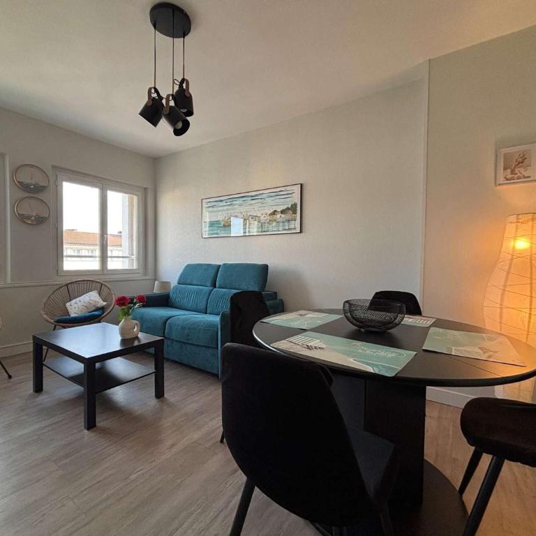 Appartement T3 lumineux au centre de Royan, à 500m de la plage - FR-1-494-222 - Apartment - 2