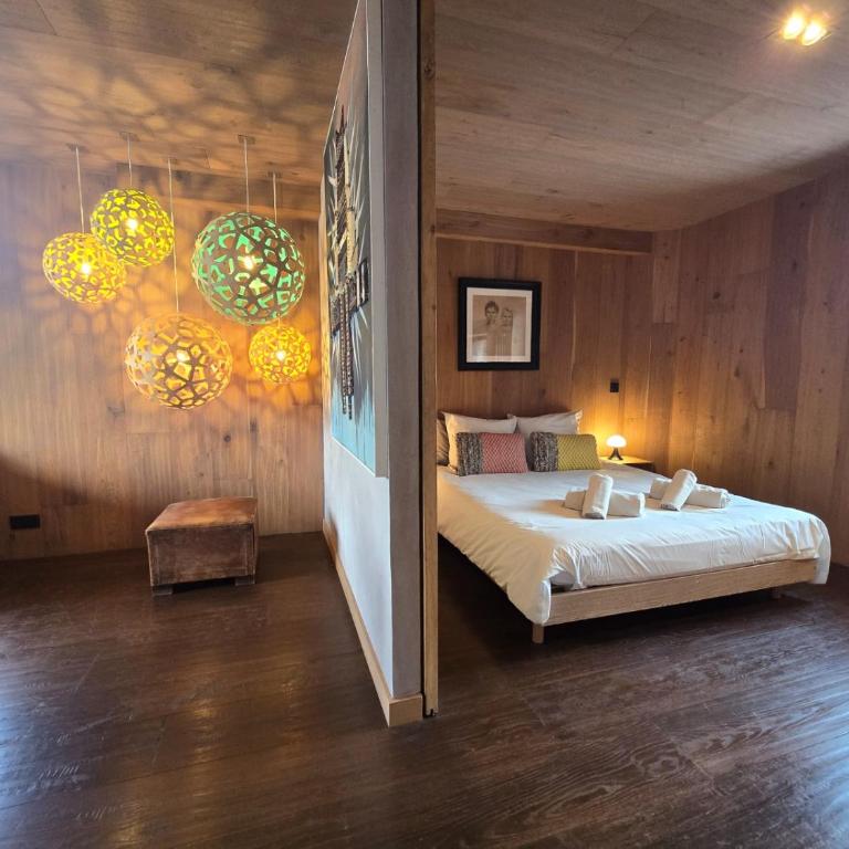 Luxury Chalet with Indoor Pool - Chalet - 27