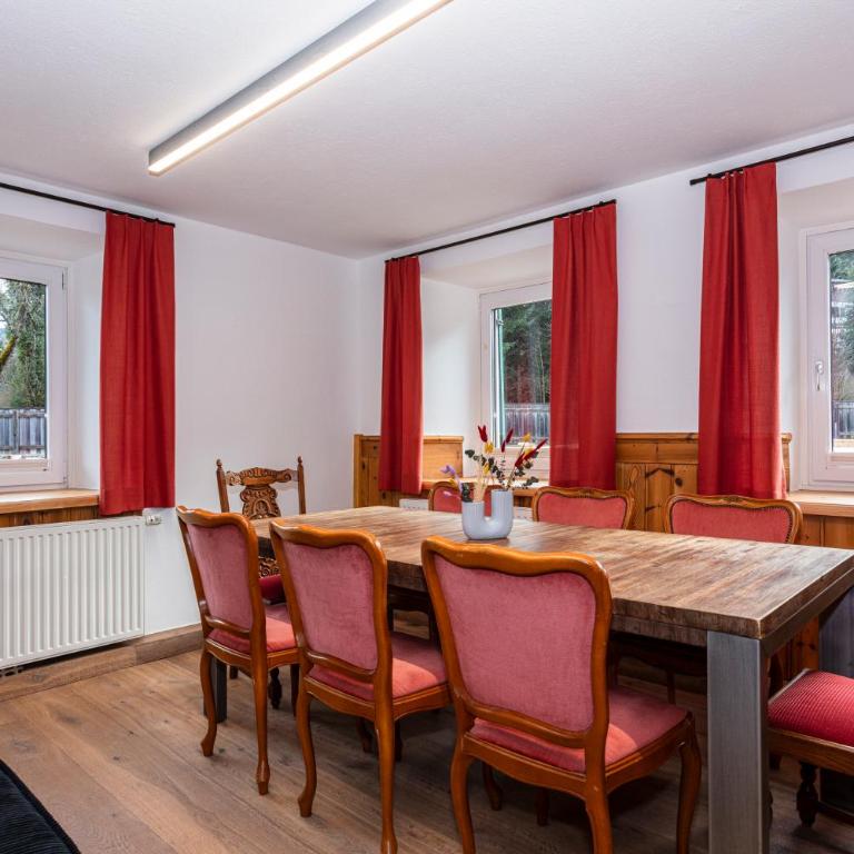 Großes Ferienhaus für 10 Personen mit Kachelofen & Bergblick - Appartement - 4