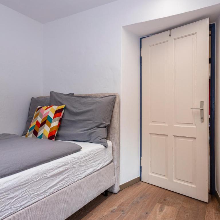 Großes Ferienhaus für 10 Personen mit Kachelofen & Bergblick - Appartement - 16