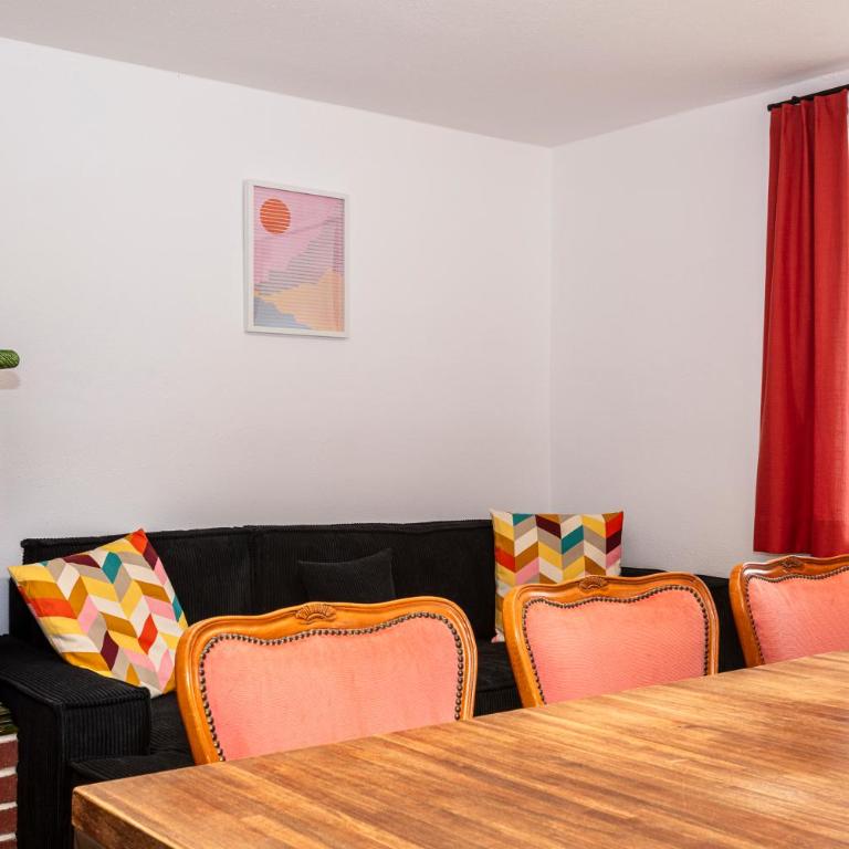 Großes Ferienhaus für 10 Personen mit Kachelofen & Bergblick - Appartement - 18