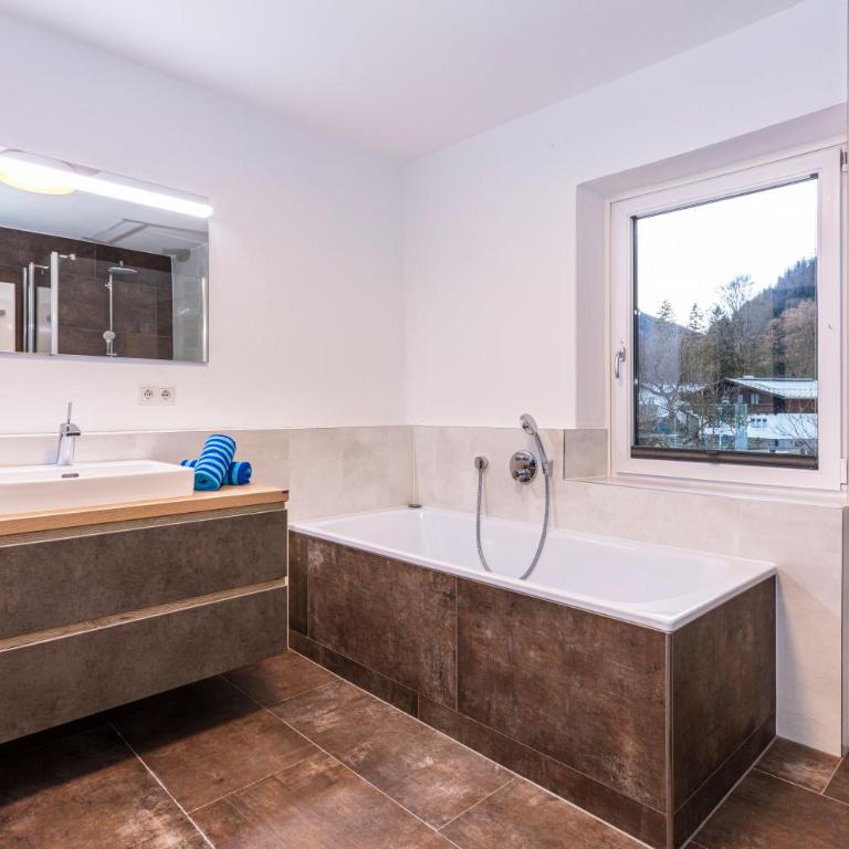 Großes Ferienhaus für 10 Personen mit Kachelofen & Bergblick - Appartement - 20