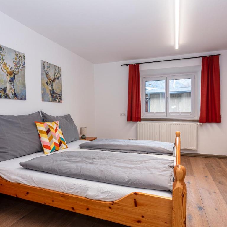 Großes Ferienhaus für 10 Personen mit Kachelofen & Bergblick - Appartement - 45