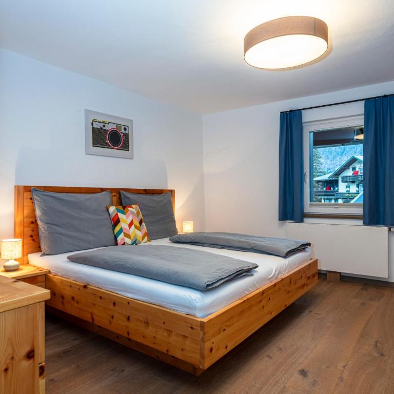 Großes Ferienhaus für 10 Personen mit Kachelofen & Bergblick - Appartement - 55