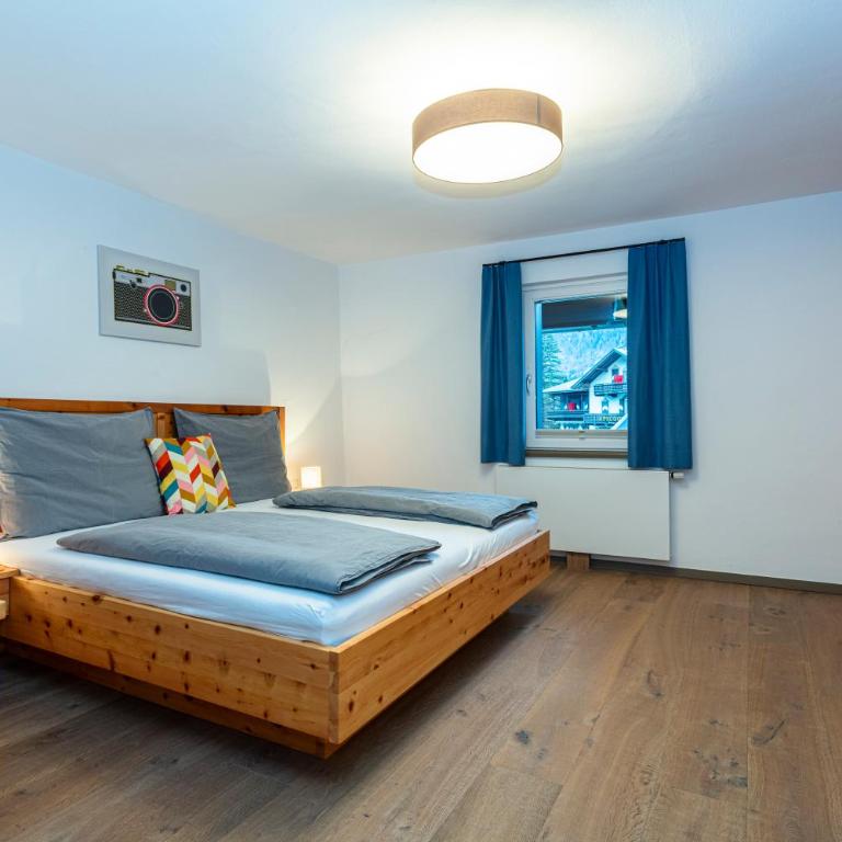 Großes Ferienhaus für 10 Personen mit Kachelofen & Bergblick - Appartement - 46