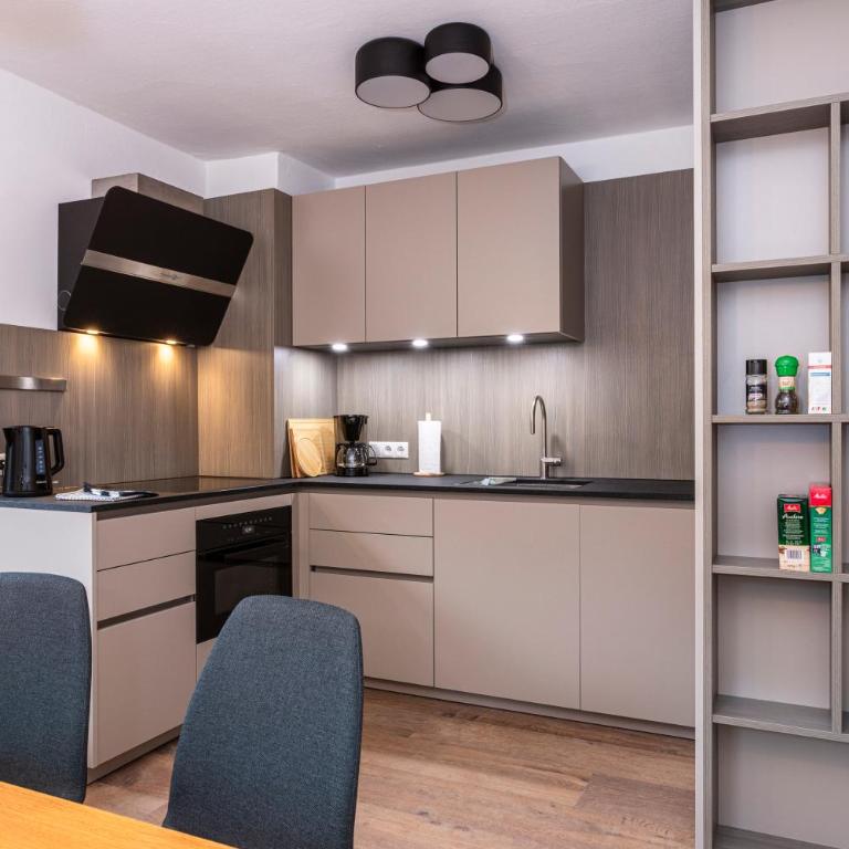 Großes Ferienhaus für 10 Personen mit Kachelofen & Bergblick - Appartement - 57