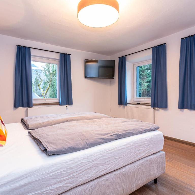 Großes Ferienhaus für 10 Personen mit Kachelofen & Bergblick - Appartement - 2