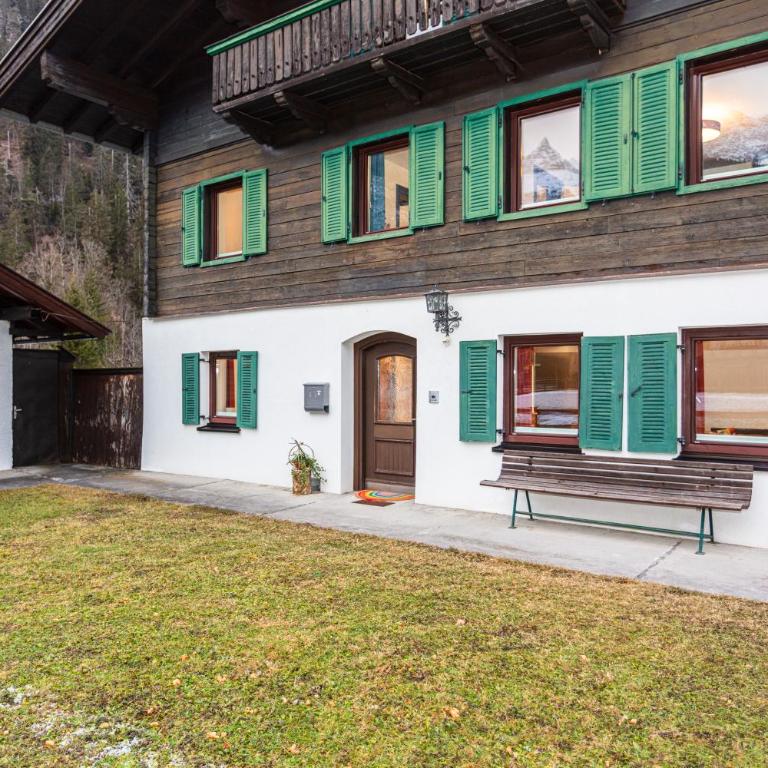 Großes Ferienhaus für 10 Personen mit Kachelofen & Bergblick - Appartement - 51