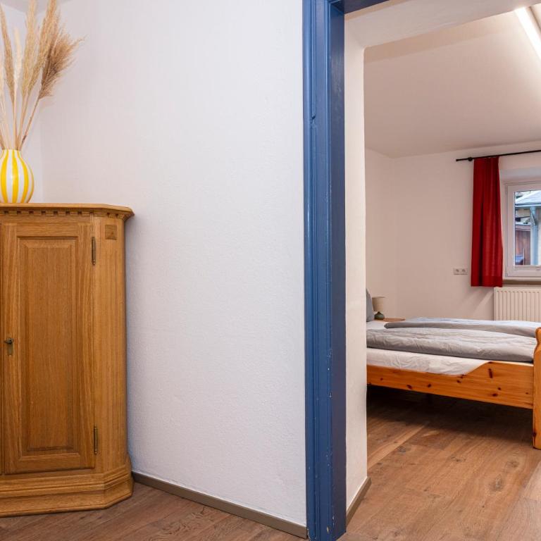 Großes Ferienhaus für 10 Personen mit Kachelofen & Bergblick - Appartement - 64