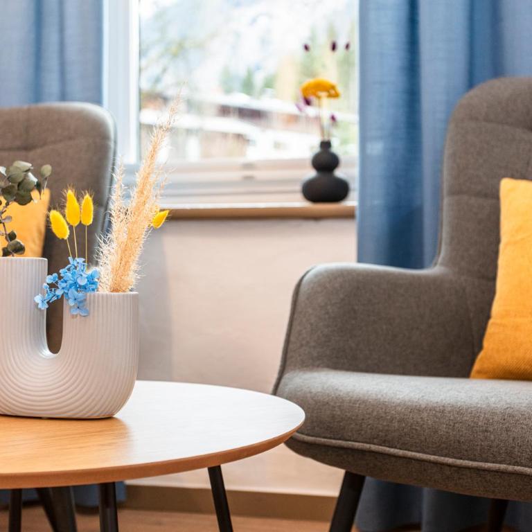 Großes Ferienhaus für 10 Personen mit Kachelofen & Bergblick - Appartement - 66