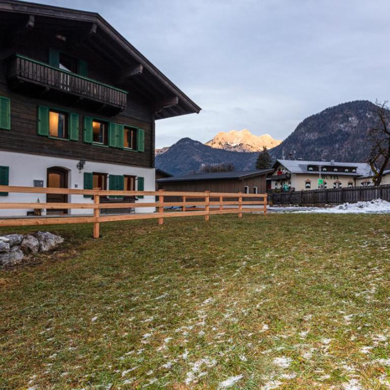 Großes Ferienhaus für 10 Personen mit Kachelofen & Bergblick - Appartement - 73