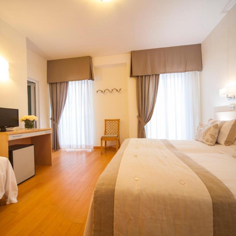 Hotel Mon Cheri - Comfort Quadruple Room with lateral sea view - 8