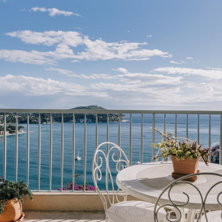 French Riviera - 3 pièces, vue mer et piscine - Appartement 2 Chambres - 7