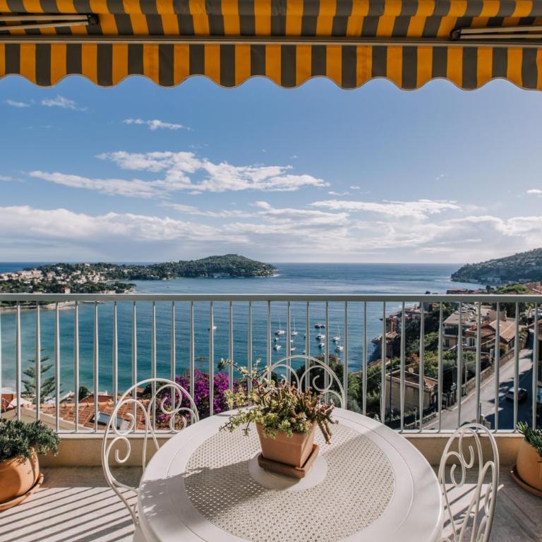 French Riviera - 3 pièces, vue mer et piscine - Appartement 2 Chambres - 8