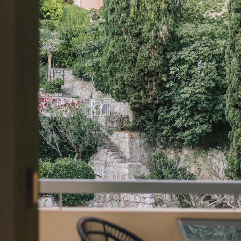 French Riviera - 3 pièces, vue mer et piscine - Appartement 2 Chambres - 40