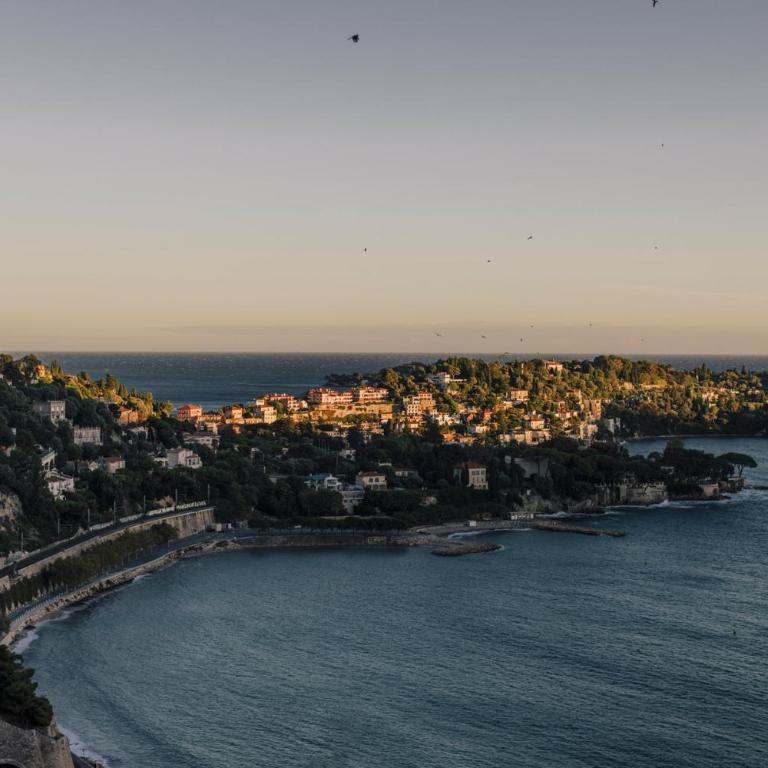 French Riviera - 3 pièces, vue mer et piscine - Appartement 2 Chambres - 3