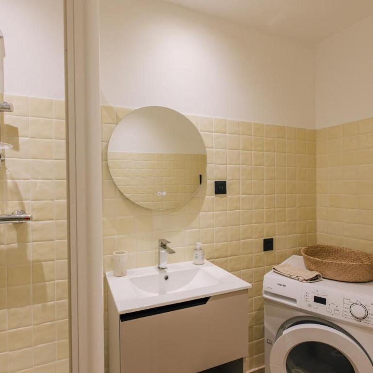 French Riviera - 3 pièces, vue mer et piscine - Appartement 2 Chambres - 51