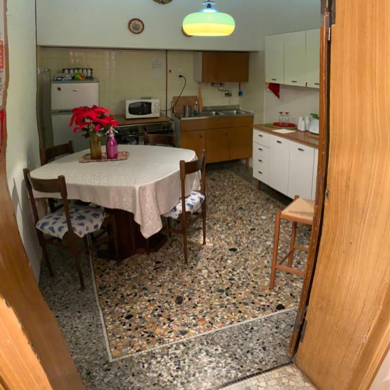 Princess Guest House Canal View - Camera Tripla Basic con Bagno in Comune - 2