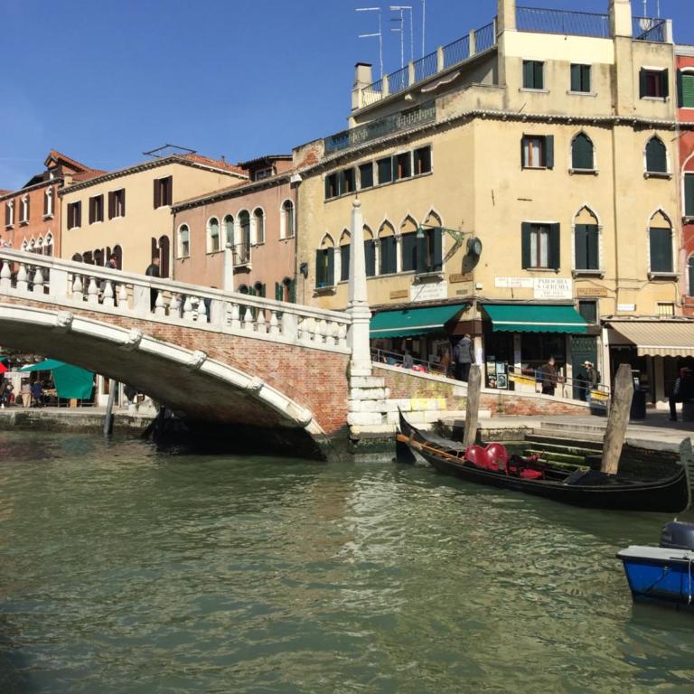 Princess Guest House Canal View - Camera Tripla Basic con Bagno in Comune - 1