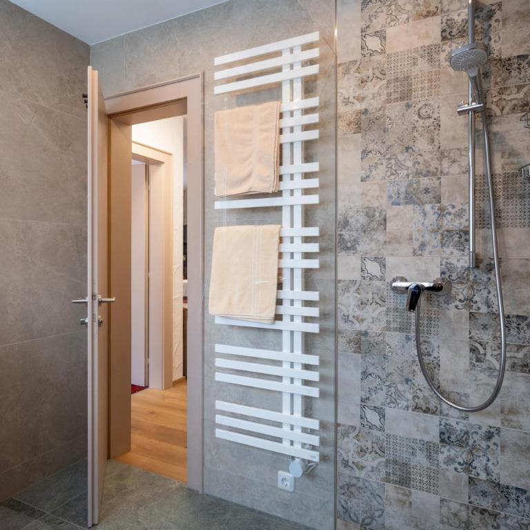 Landhaus Alpina - Apartment mit 2 Schlafzimmern und Dusche - 4