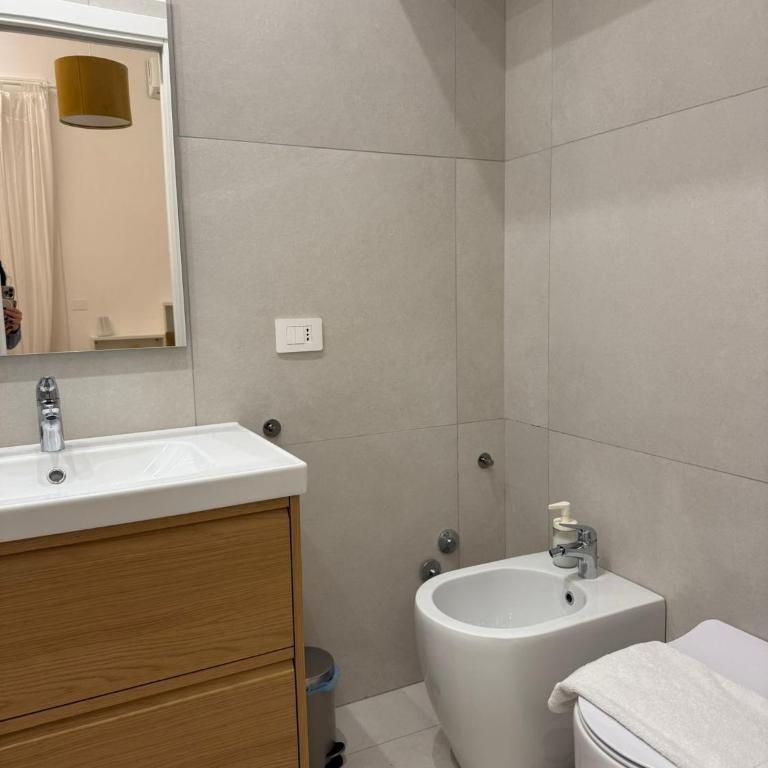 Napoli Antica A Pignatelli - Camera Matrimoniale con Bagno Privato - 3