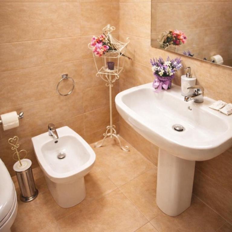 RomAntic Dreams - Camera Matrimoniale con Bagno Privato Esterno - 6