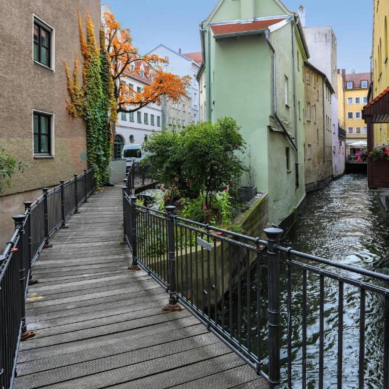 GoldenKey-Suites - Spacious Luxury Apartment in the Heart of Augsburg Old Town - Premium Open-Plan Kitchen - Appartement - 56