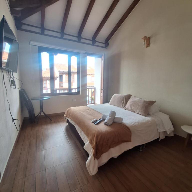 Home Boutique Flores Amarillas - Double Room with Park View - 11