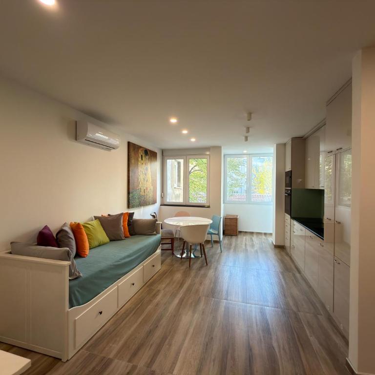 SavskiSQUARE Apartment - Belgarde - One-Bedroom Apartment - 6