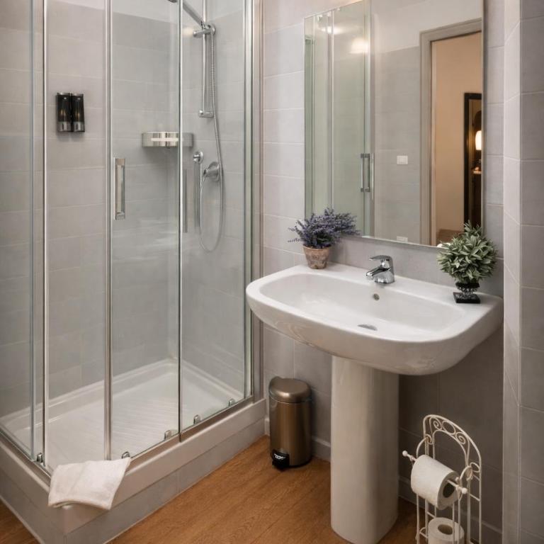 RomAntic Dreams - Camera Matrimoniale con Bagno Privato - 6