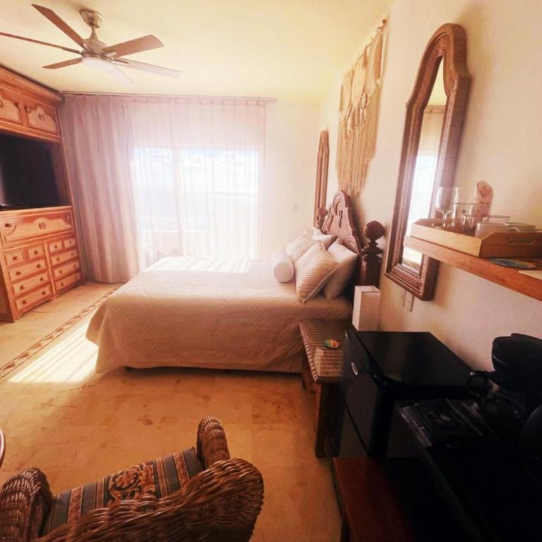 SUNSET FISHERMEN BEACH & SPA RESORT-Optional All Inclusive- 3 UNITS CHOICE-ROOM - 344A Ocean view with terrace- ROOM 344B No terrace, View from window to park - STUDIO 344C Ocean View Studio for 2- Playacar Beach, Phase 1-NO ELEVATOR! - Habitación Doble Deluxe con balcón y vistas al mar - 3