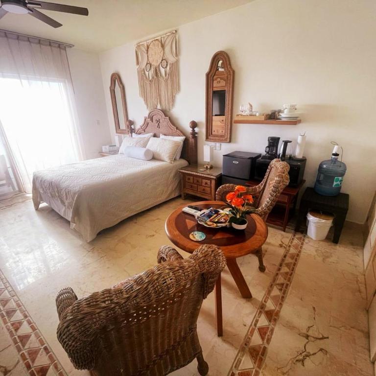 SUNSET FISHERMEN BEACH & SPA RESORT-Optional All Inclusive- 3 UNITS CHOICE-ROOM - 344A Ocean view with terrace- ROOM 344B No terrace, View from window to park - STUDIO 344C Ocean View Studio for 2- Playacar Beach, Phase 1-NO ELEVATOR! - Habitación Doble Deluxe con balcón y vistas al mar - 6