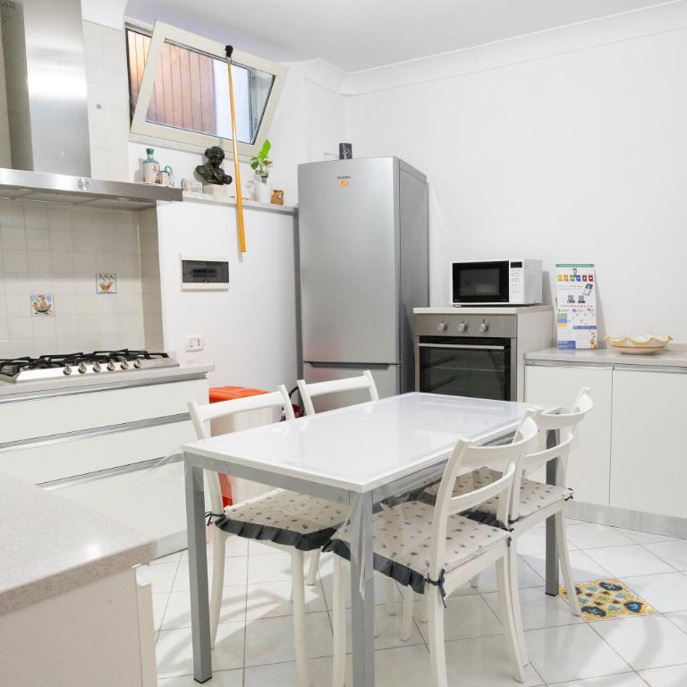 Casa Colonne - Appartamento con 1 Camera da Letto, Balcone e Vista Mare - 10