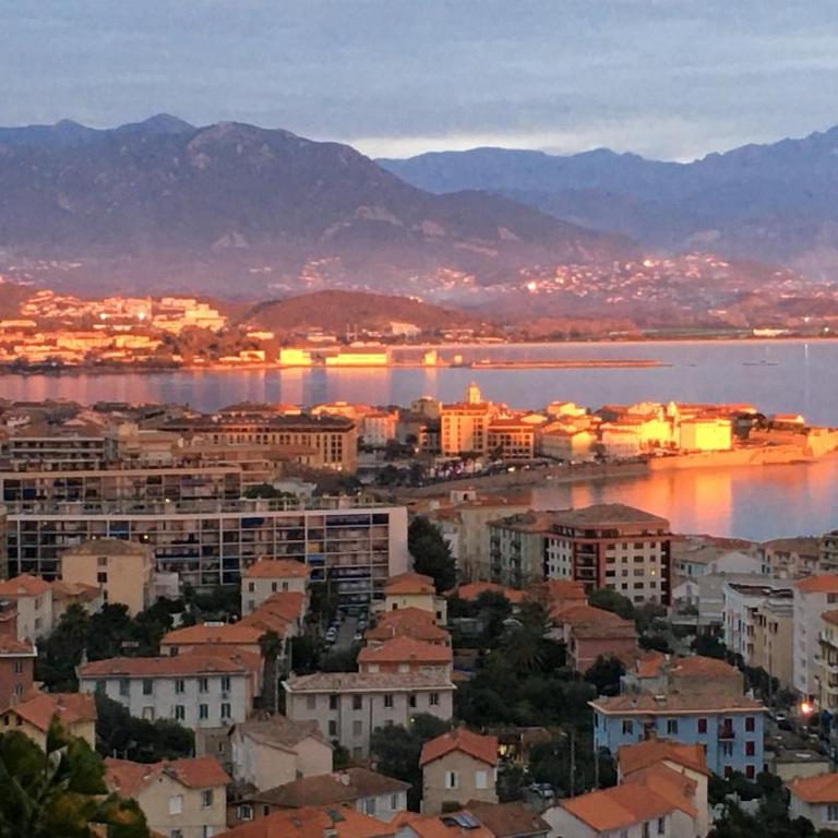 Vista di Nata appartement en ville entre mer et maquis - Apartment mit 2 Schlafzimmern, Terrasse und Meerblick - 10