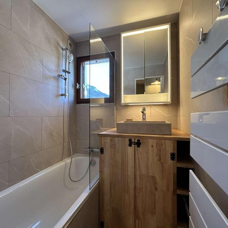 Appartement lumineux 2 pièces cabine au Monêtier-les-Bains, proche pistes, avec parking - FR-1-330F-239 - Appartement - 12