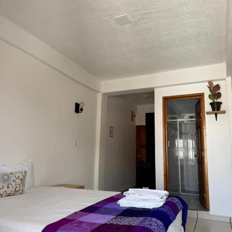 Calma Chicha Rooms - Queen Room with Balcony - 8