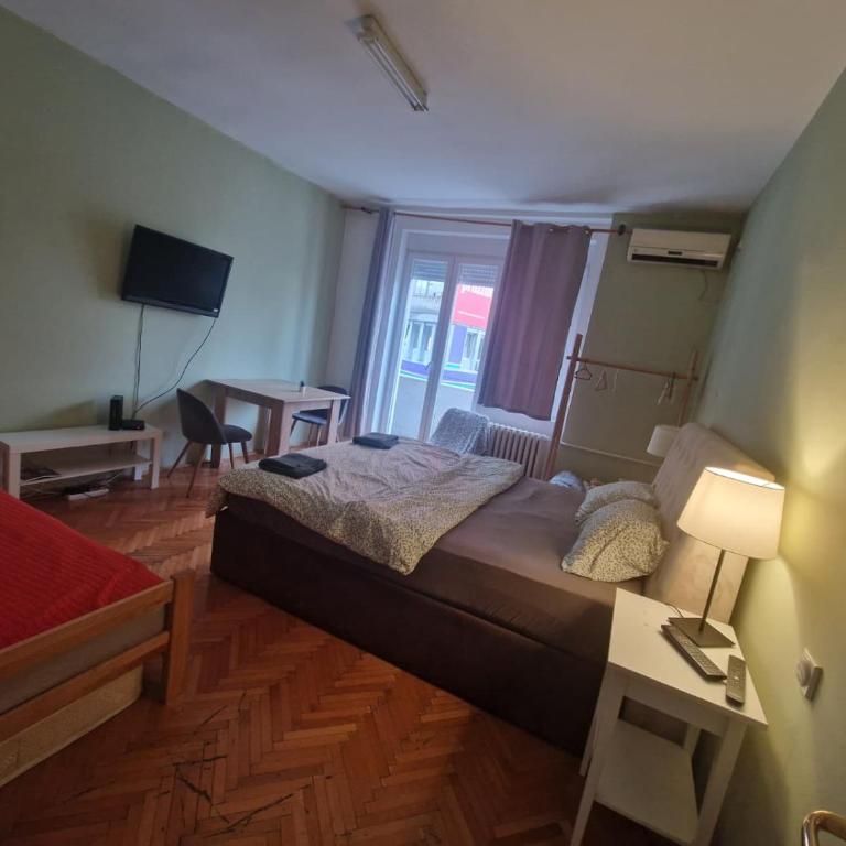 Urban Stay Balkanska - Triple Room with Shared Bathroom - 1