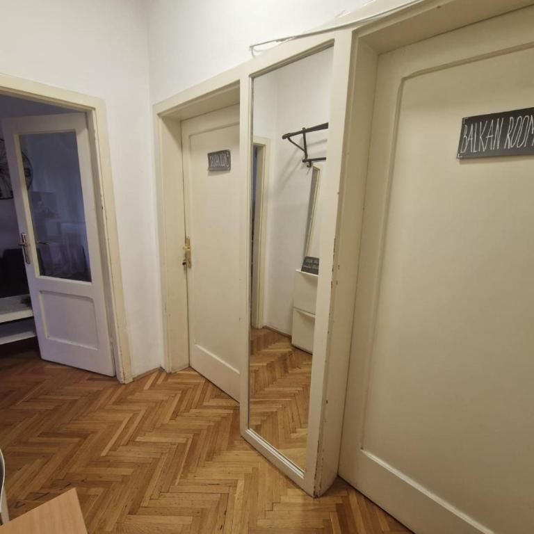 Urban Stay Balkanska - Triple Room with Shared Bathroom - 6