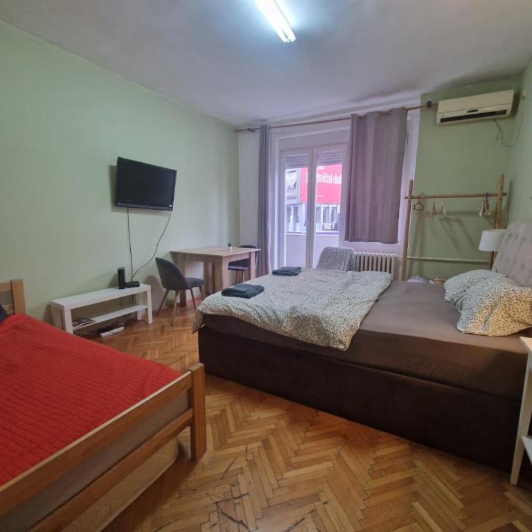 Urban Stay Balkanska - Trokrevetna Soba sa Zajedničkim Kupatilom - 9