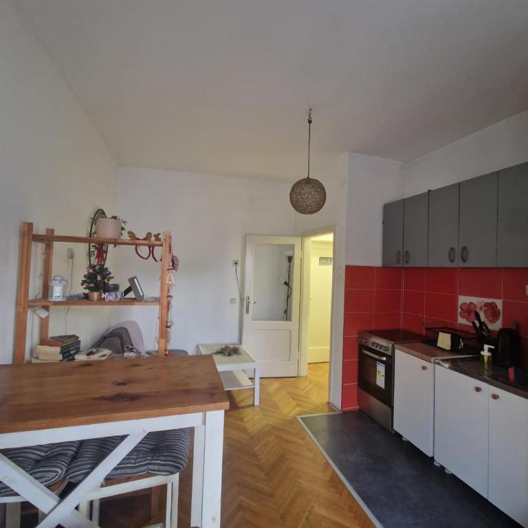 Urban Stay Balkanska - Triple Room with Shared Bathroom - 7