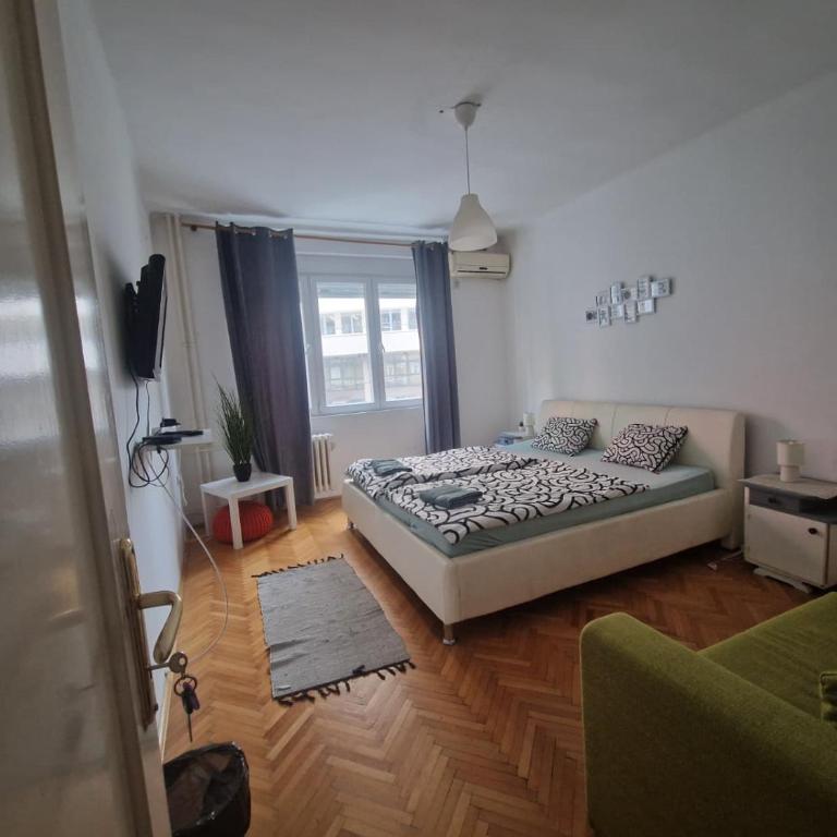 Urban Stay Balkanska - Standard Double Room with Shared Bathroom - 2