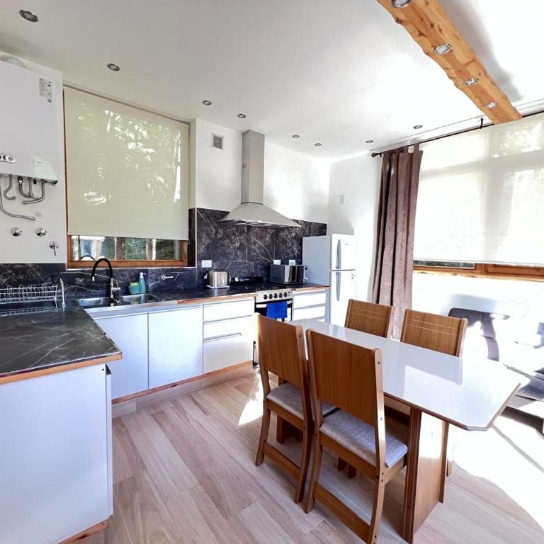 Tranquila y moderna en el bosque - Two-Bedroom House - 5