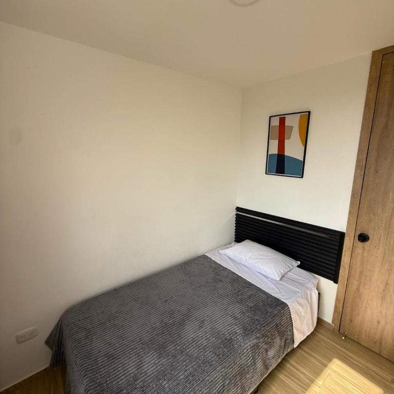 Apartamento nuevo en conjunto, Picina y Jacuzzi comunal - Parqueadero Privado - Apartamento de 3 dormitorios - 16