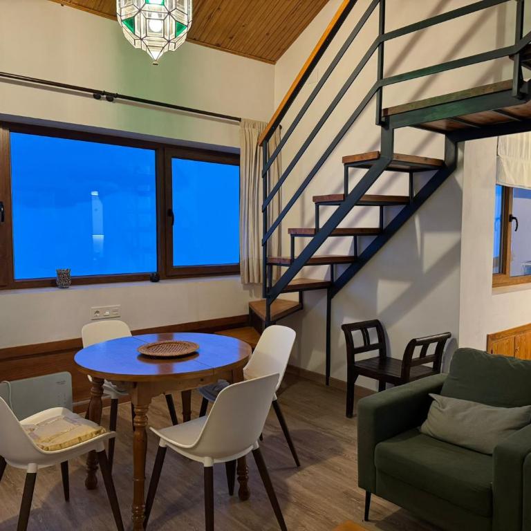 VISTAS Y PISTAS Acogedor y espacioso duplex en zona alta con garaje - Apartamento de 2 dormitorios - 2